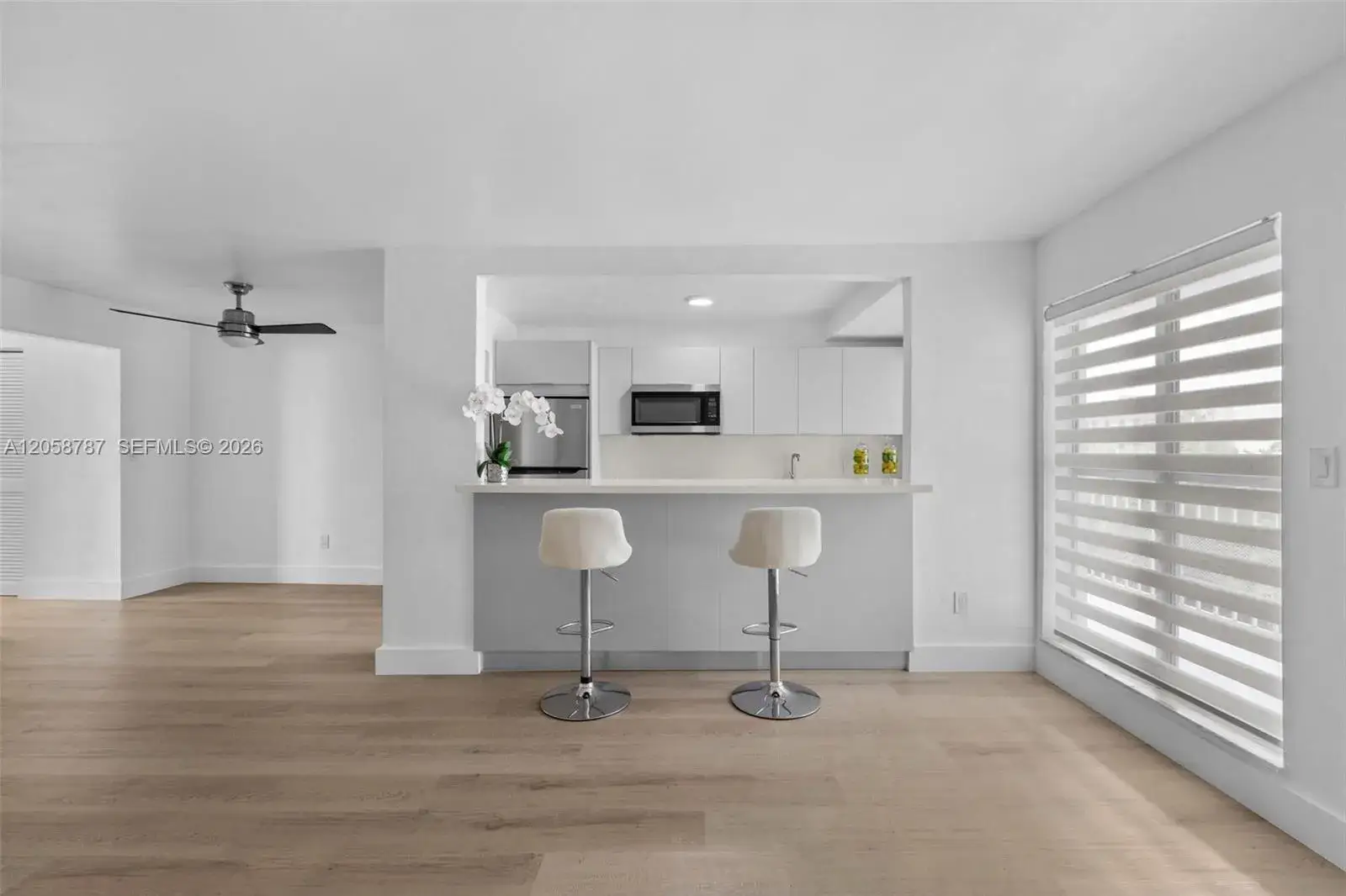1 bedroom 1 bath Residential Lease for rent at 1340 Lincoln Rd # 502, Miami Beach FL 33139