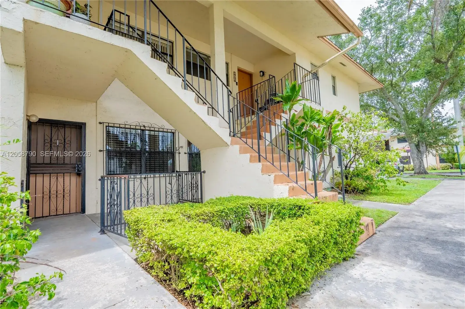 3 bedroom 2 bath Residential for sale at 6660 SW 130th Ave # 1701, Miami FL 33183