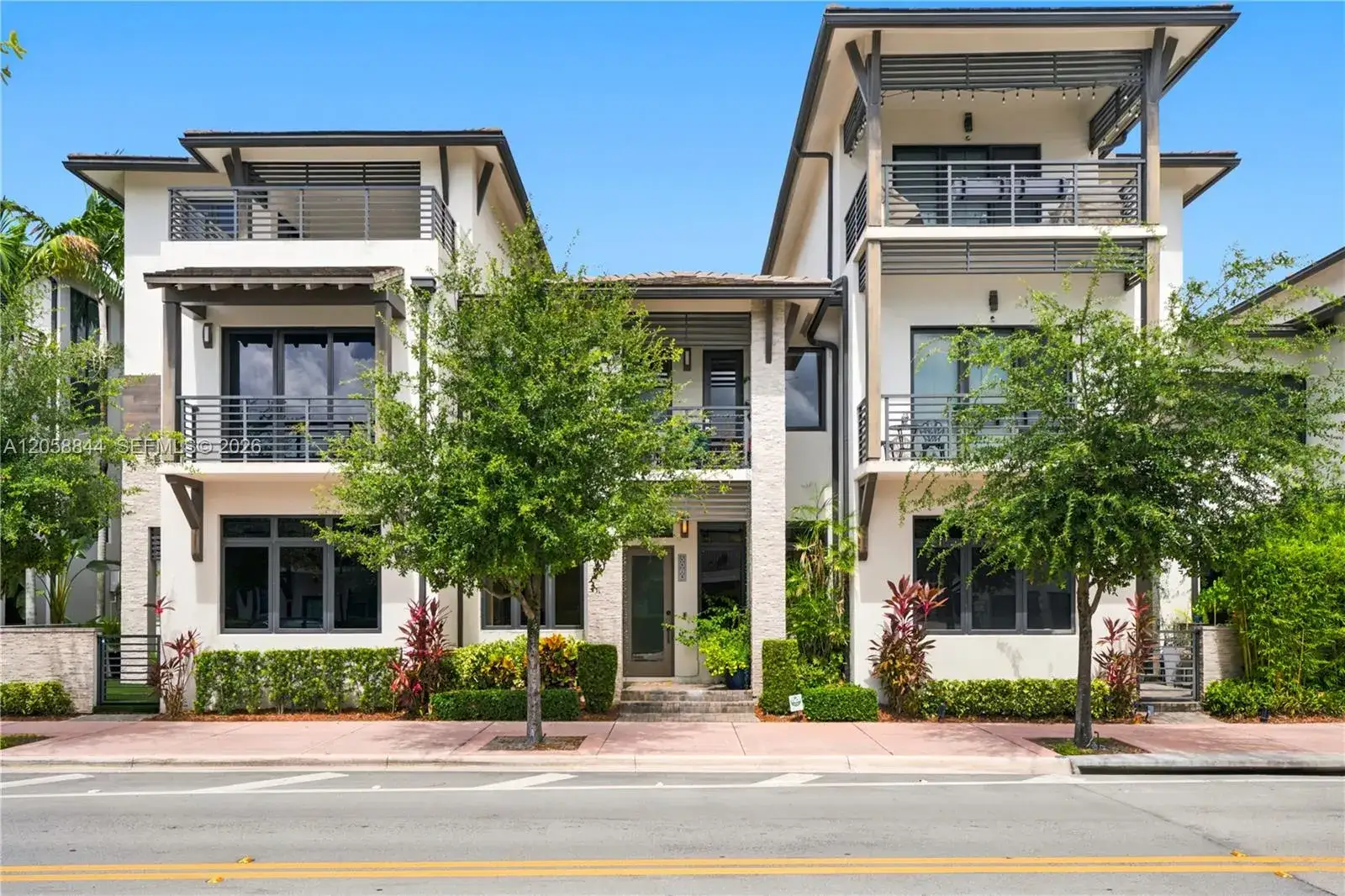 3 bedroom 2 bath Residential Lease for rent at 5080 NW 84th Avenue, Doral FL 33166
