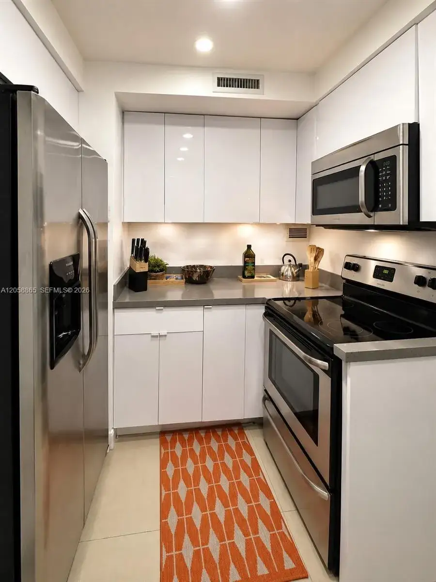 1 bedroom 1 bath Residential for sale at 3505 S Ocean Dr # 411, Hollywood FL 33019
