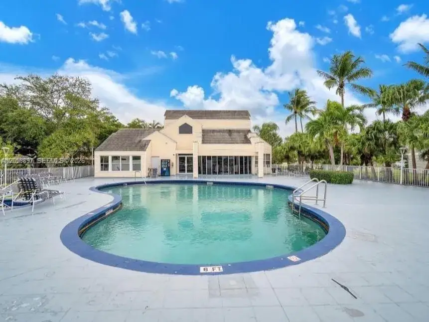 3461 NW 44th St # 102, Oakland Park FL 33309