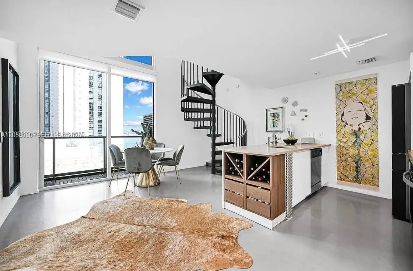 1 bedroom 1 bath Residential Lease for rent at 300 S Biscayne Blvd # 1232, Miami FL 33131
