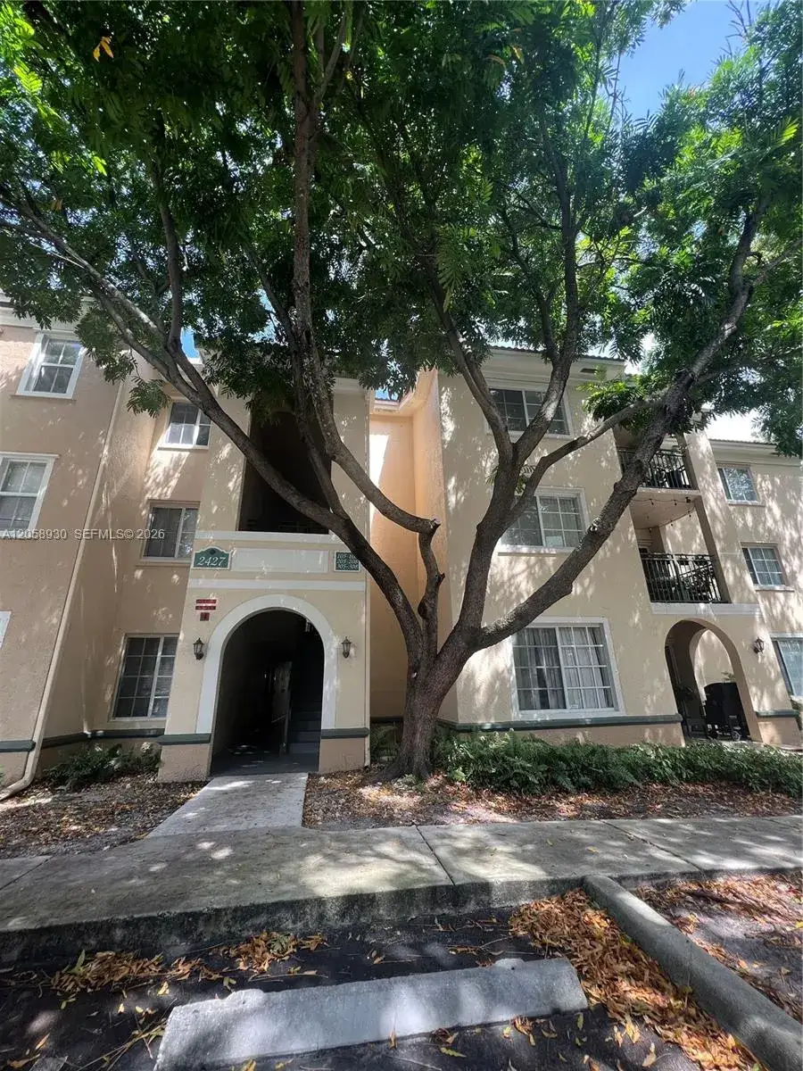 2 bedroom 2 bath Residential Lease for rent at 2427 Centergate Dr # 305, Miramar FL 33025