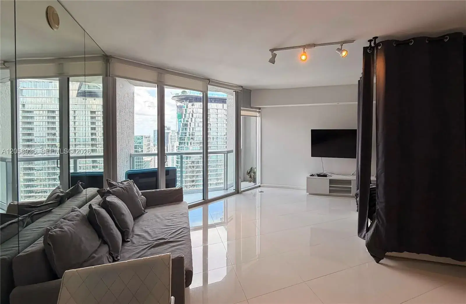 1 bath Residential Lease for rent at 475 Brickell Ave # 5008, Miami FL 33131
