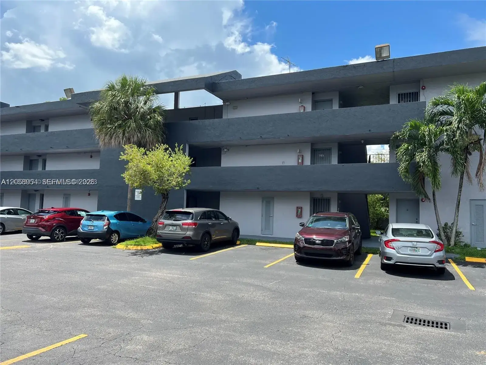 2 bedroom 1 bath Residential Lease for rent at 8841 W Flagler St # 202, Miami FL 33174