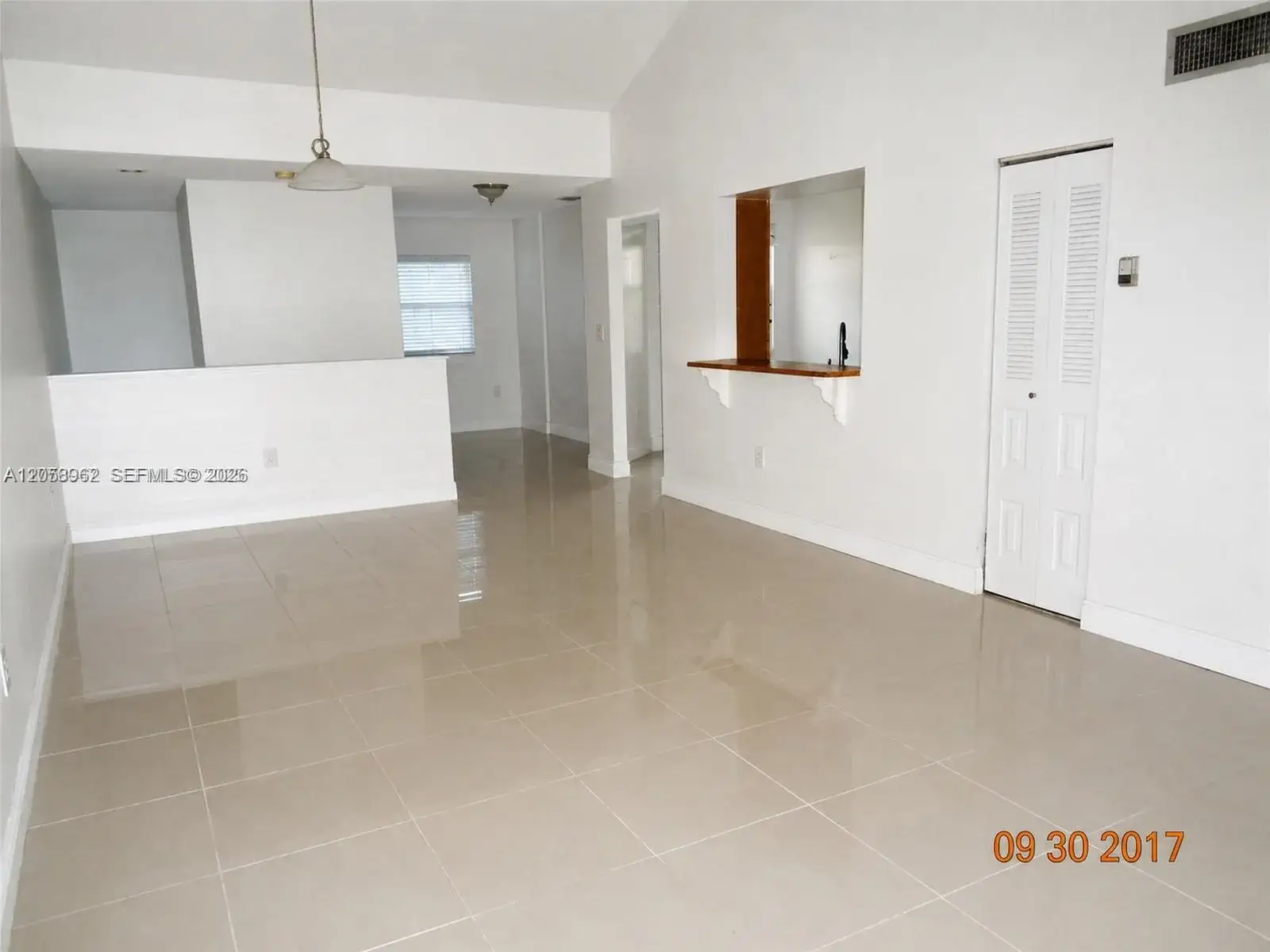 1 bedroom 1 bath Residential Lease for rent at 4970 NW 97th Pl # 309, Doral FL 33178