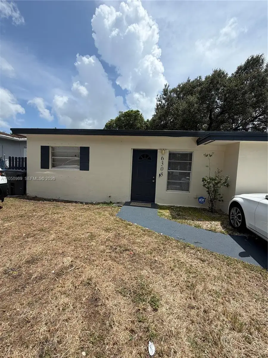 2 bedroom 1 bath Residential Lease for rent at 6308 Cleveland St, Hollywood FL 33024
