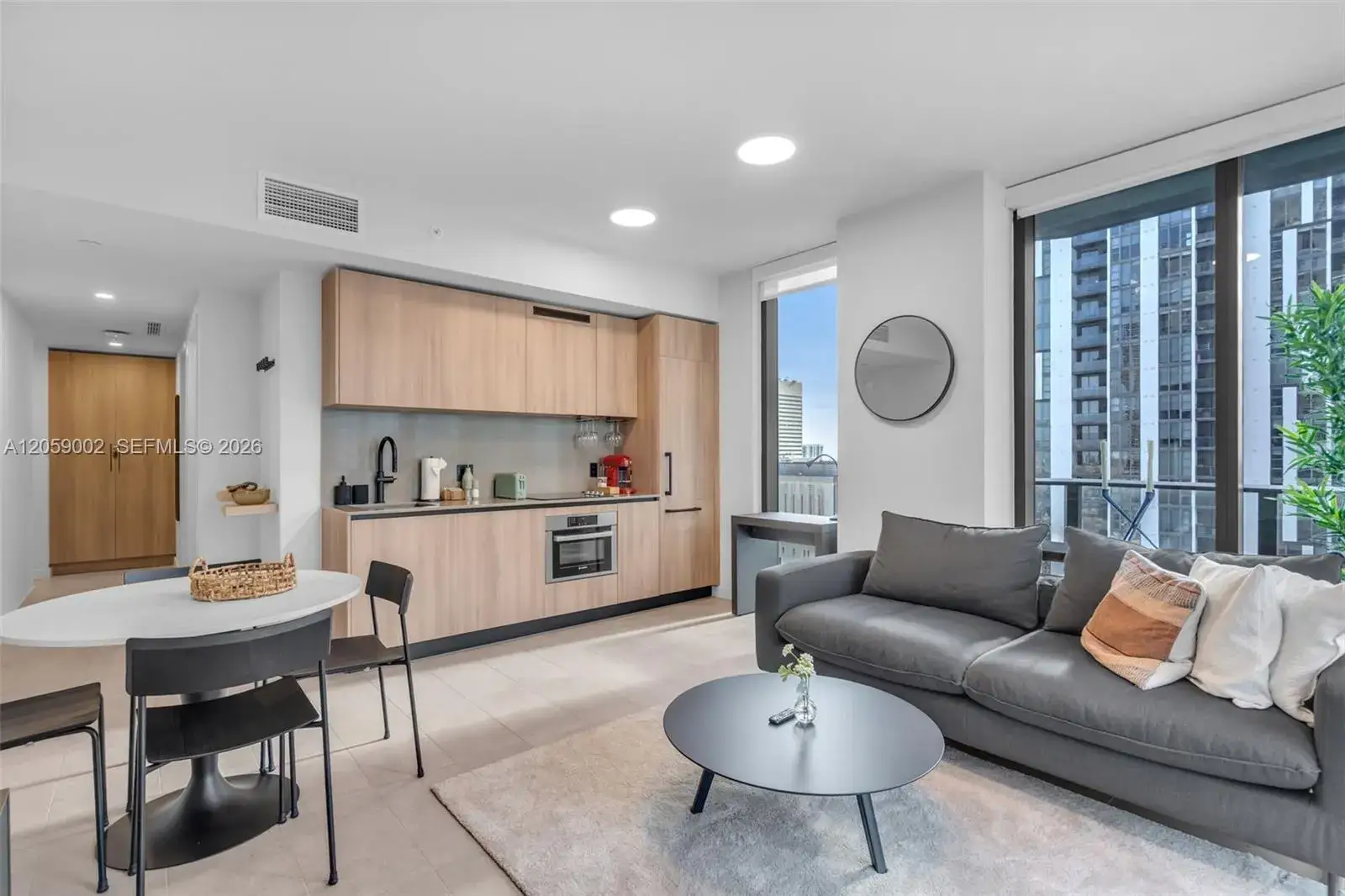 1 bedroom 1 bath Residential Lease for rent at 121 NE 5th St # 2708, Miami FL 33132