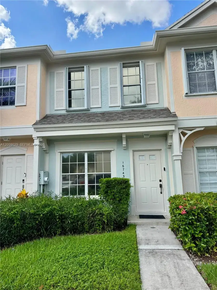 2 bedroom 2 bath Residential Lease for rent at 16743 Hemingway Dr # 16743, Weston FL 33326