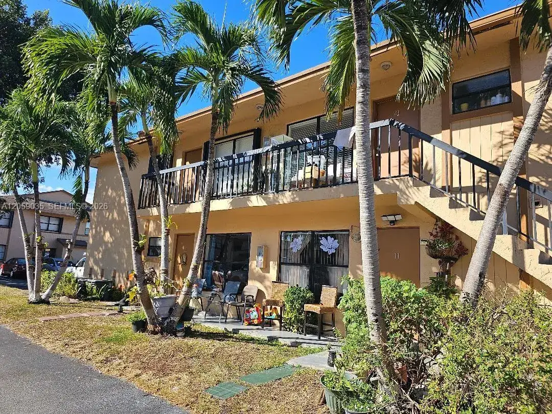 2 bedroom 2 bath Residential Lease for rent at 2505 W 67th Pl # 27, Hialeah FL 33016