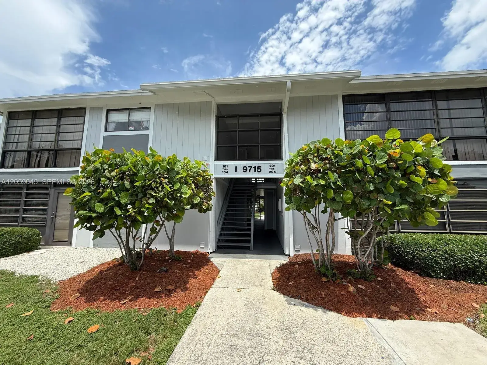 2 bedroom 2 bath Residential for sale at 9715 Hammocks Blvd # 102, Miami FL 33196