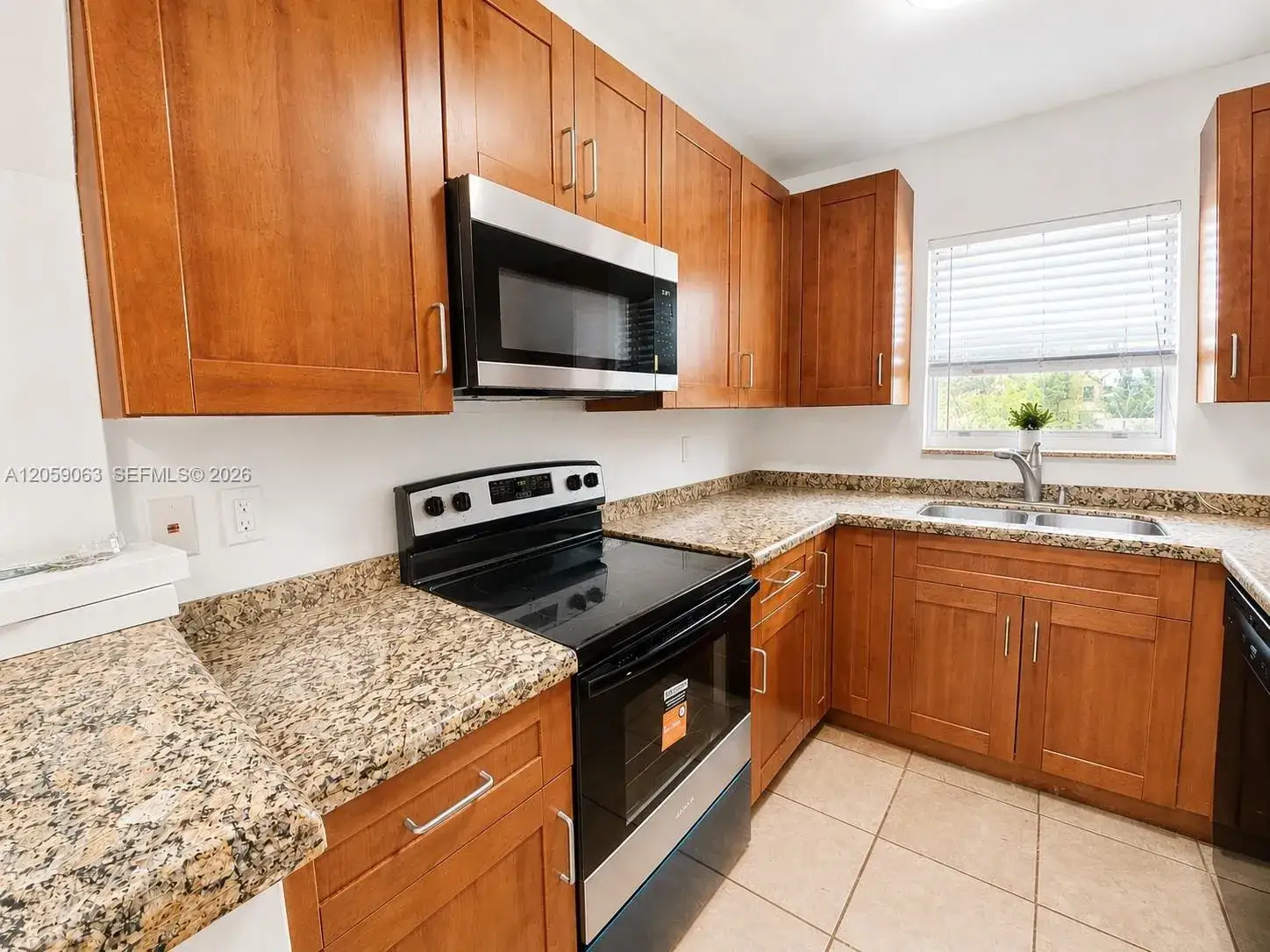 1 bedroom 1 bath Residential Lease for rent at 2521 Pierce St # 10, Hollywood FL 33020
