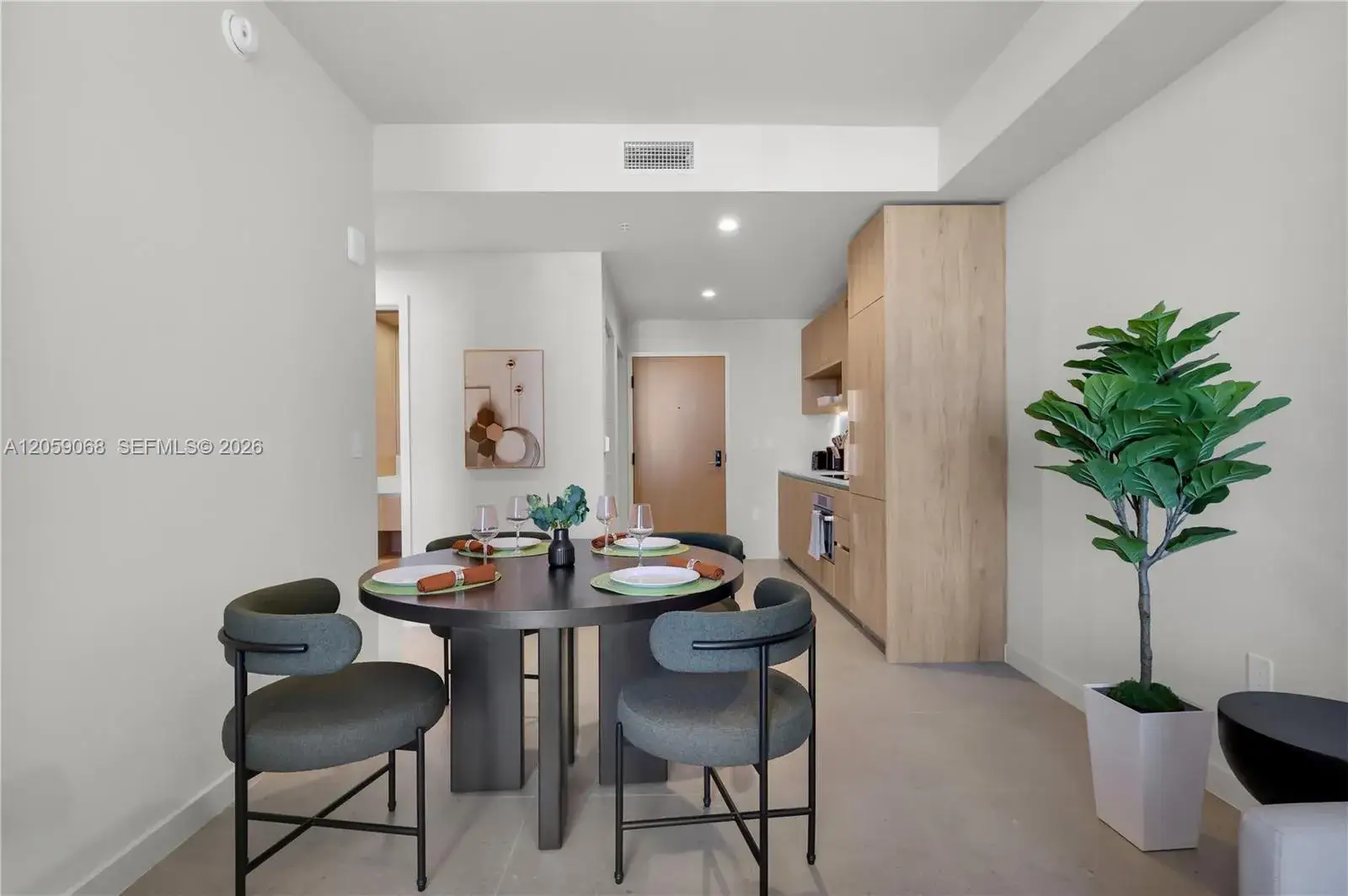 1 bedroom 1 bath Residential Lease for rent at 11 NE 6th St # 1710, Miami FL 33132