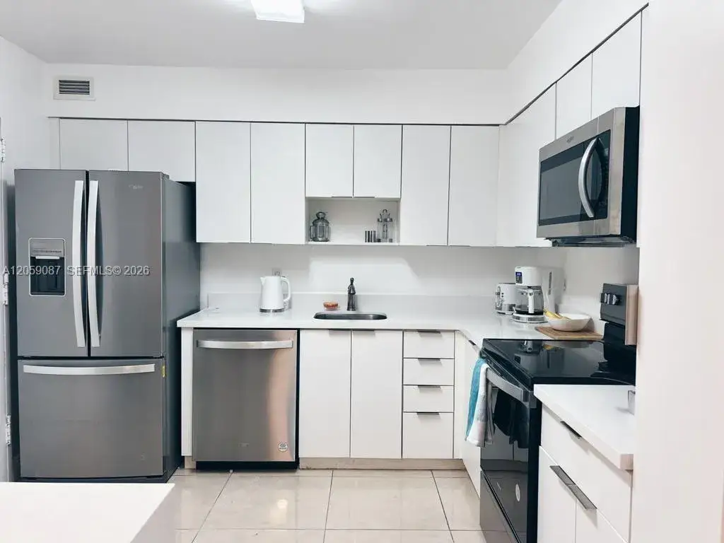 1 bedroom 1 bath Residential for sale at 5161 Collins Ave # 1510, Miami Beach FL 33140