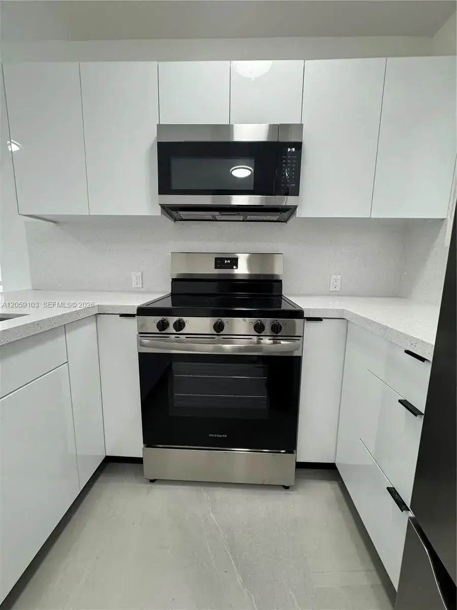 1 bedroom 1 bath Residential Lease for rent at 180 W 21st St # 180, Hialeah FL 33010