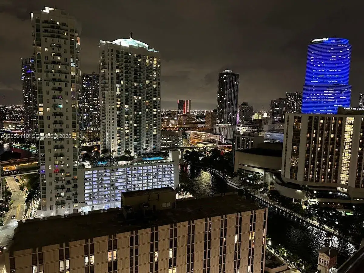 1 bedroom 1 bath Residential Lease for rent at 485 Brickell Ave # 2507, Miami FL 33131