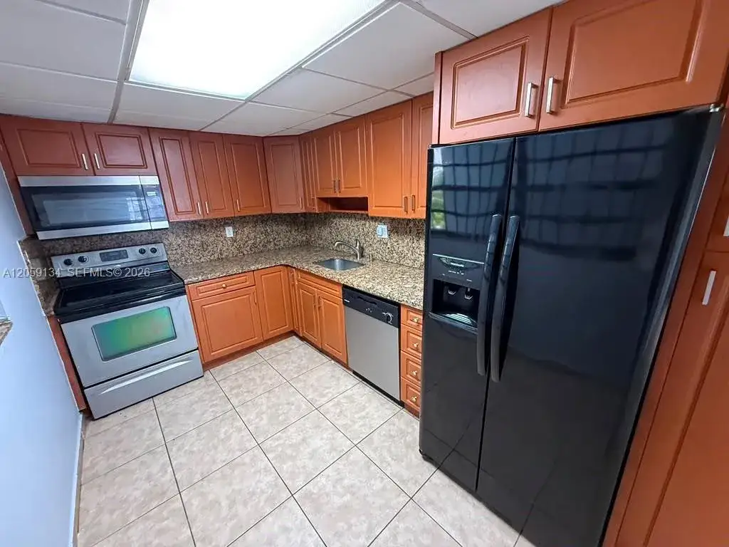2 bedroom 2 bath Residential Lease for rent at 1325 W 68th St # 111, Hialeah FL 33014
