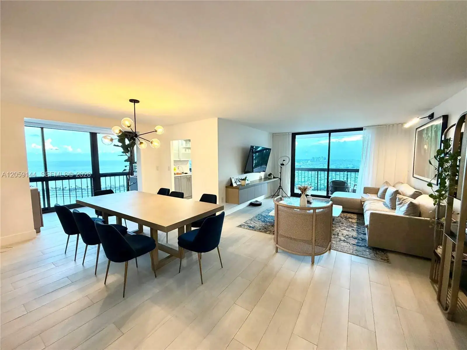 2 bedroom 2 bath Residential Lease for rent at 2333 Brickell Ave # 2512, Miami FL 33129