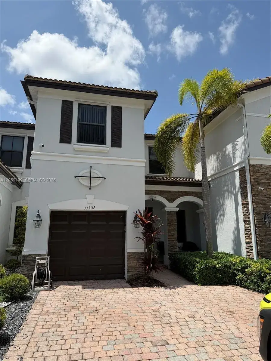 3 bedroom 2 bath Residential Lease for rent at 11302 NW 88th Ter # 11302, Doral FL 33178