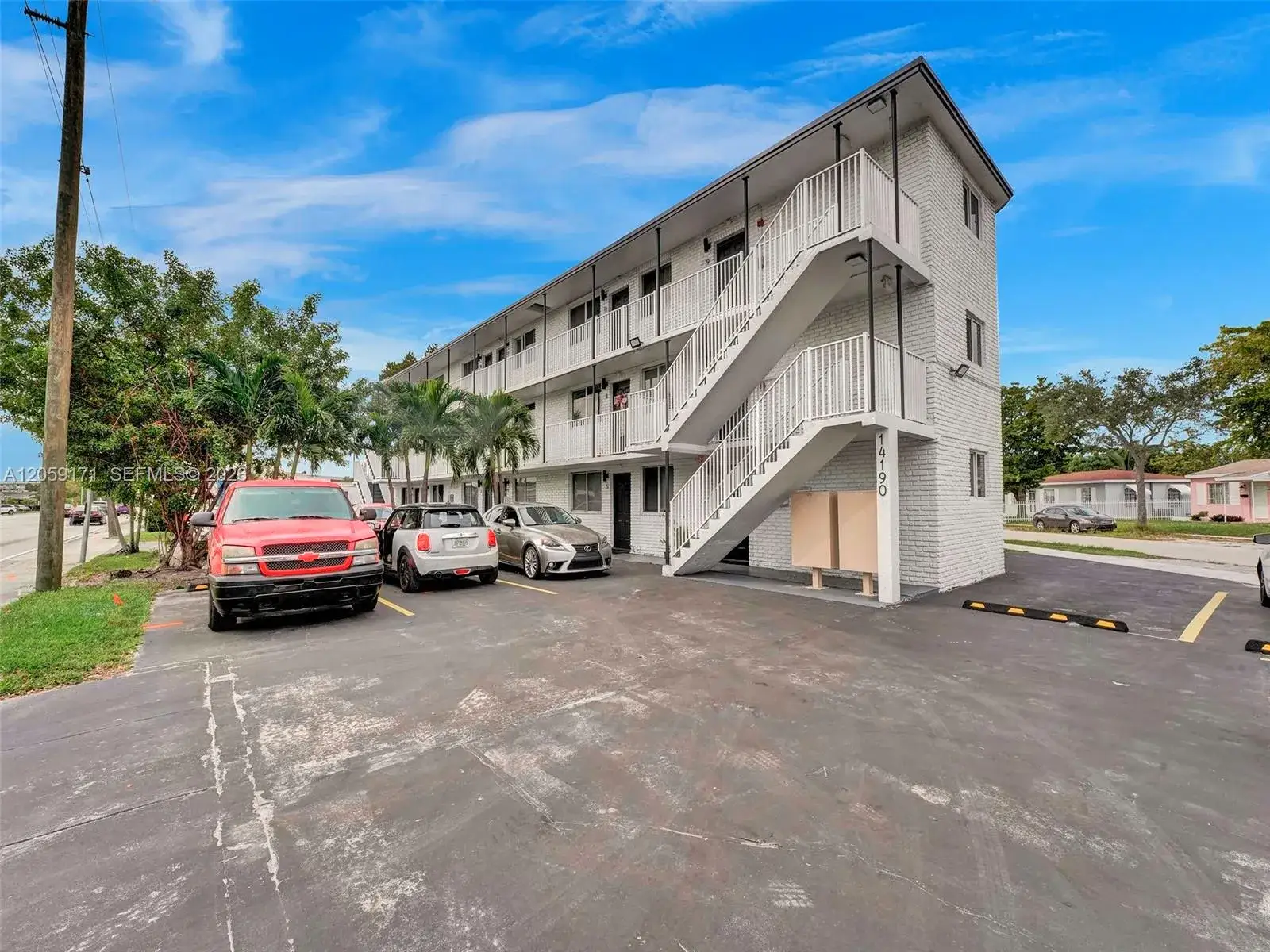 1 bedroom 1 bath Residential Lease for rent at 14190 W Dixie Hwy # 1, North Miami FL 33161
