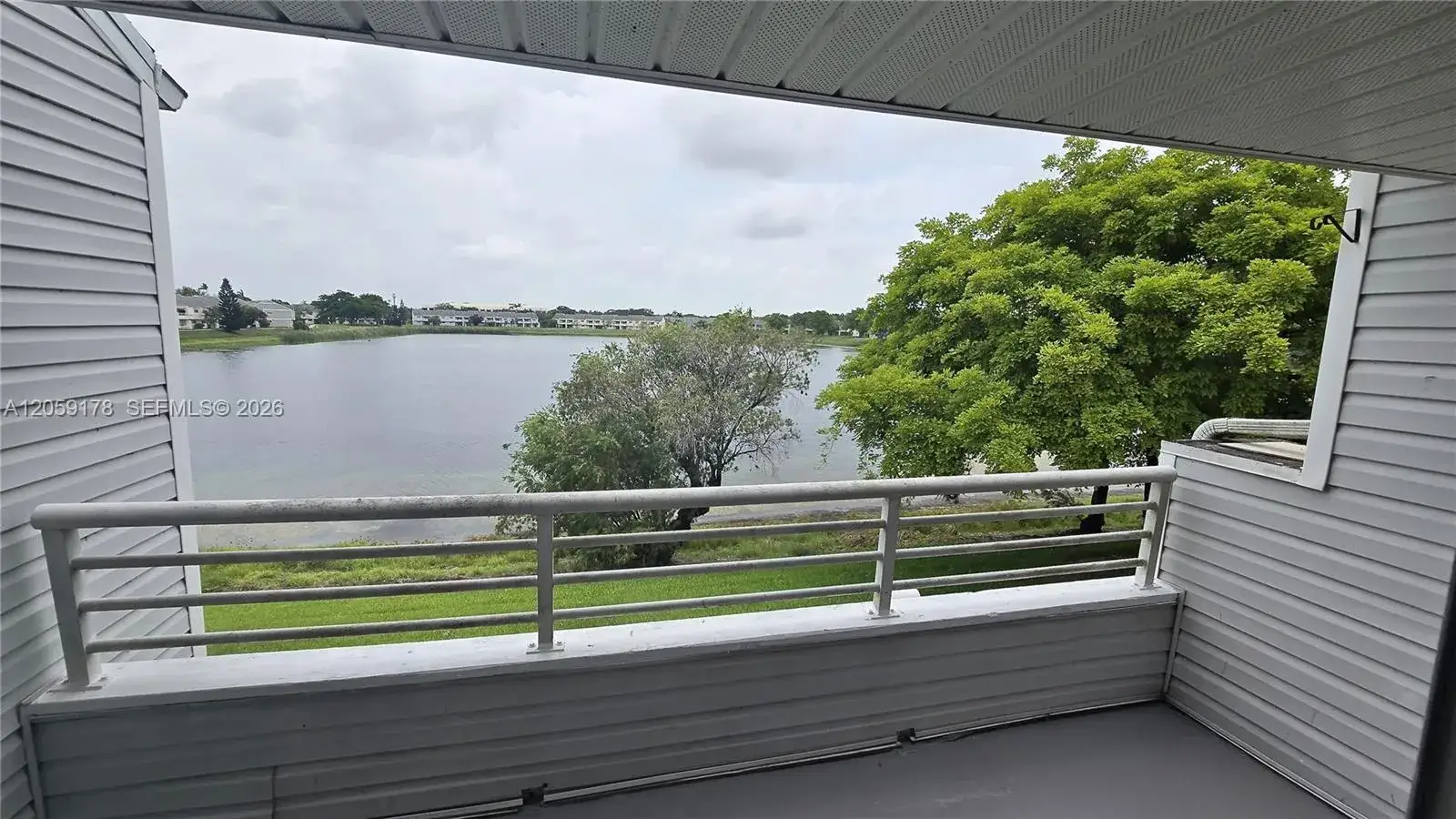 3409 NW 44th St # 201, Oakland Park FL 33309