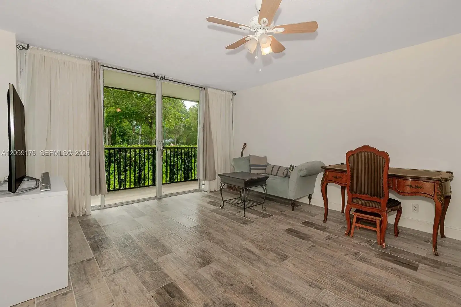 1 bedroom 1 bath Residential for sale at 3401 N Country Club Dr # 117, Aventura FL 33180