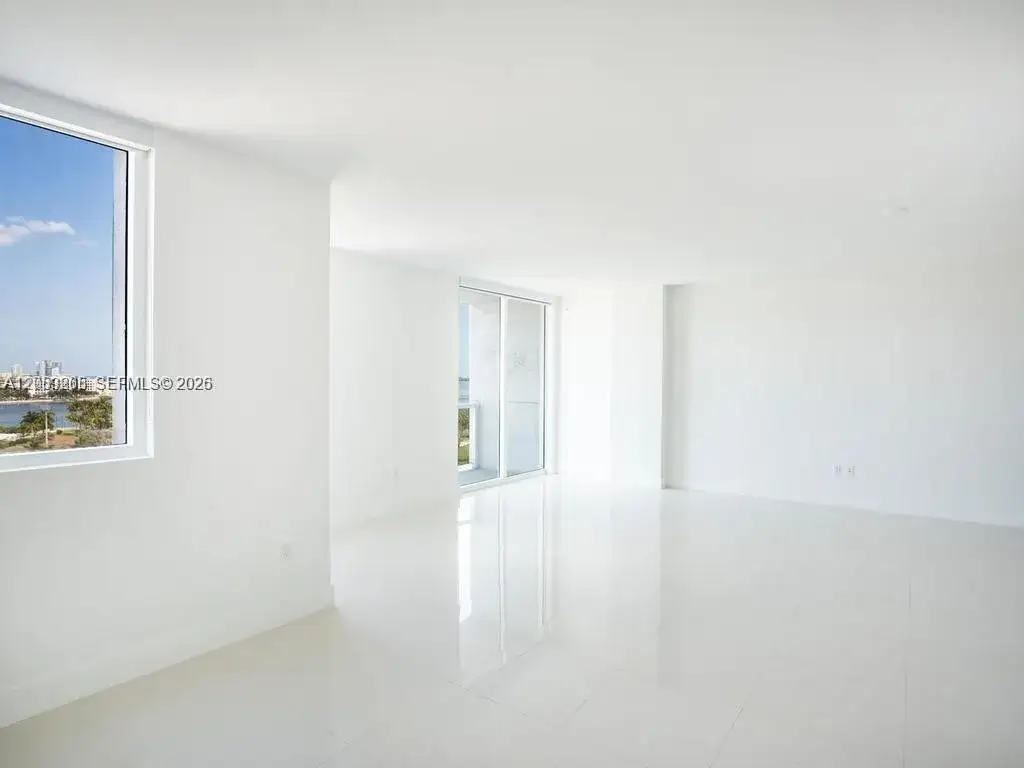 2 bedroom 2 bath Residential Lease for rent at 244 Biscayne Blvd # 1202, Miami FL 33132