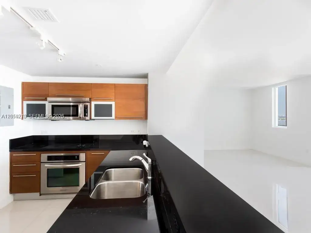 2 bedroom 2 bath Residential Lease for rent at 244 Biscayne Blvd # 1002, Miami FL 33132