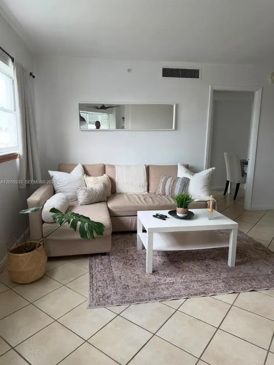 2 bedroom 2 bath Residential Lease for rent at 1881 Washington Ave # 10F, Miami Beach FL 33139