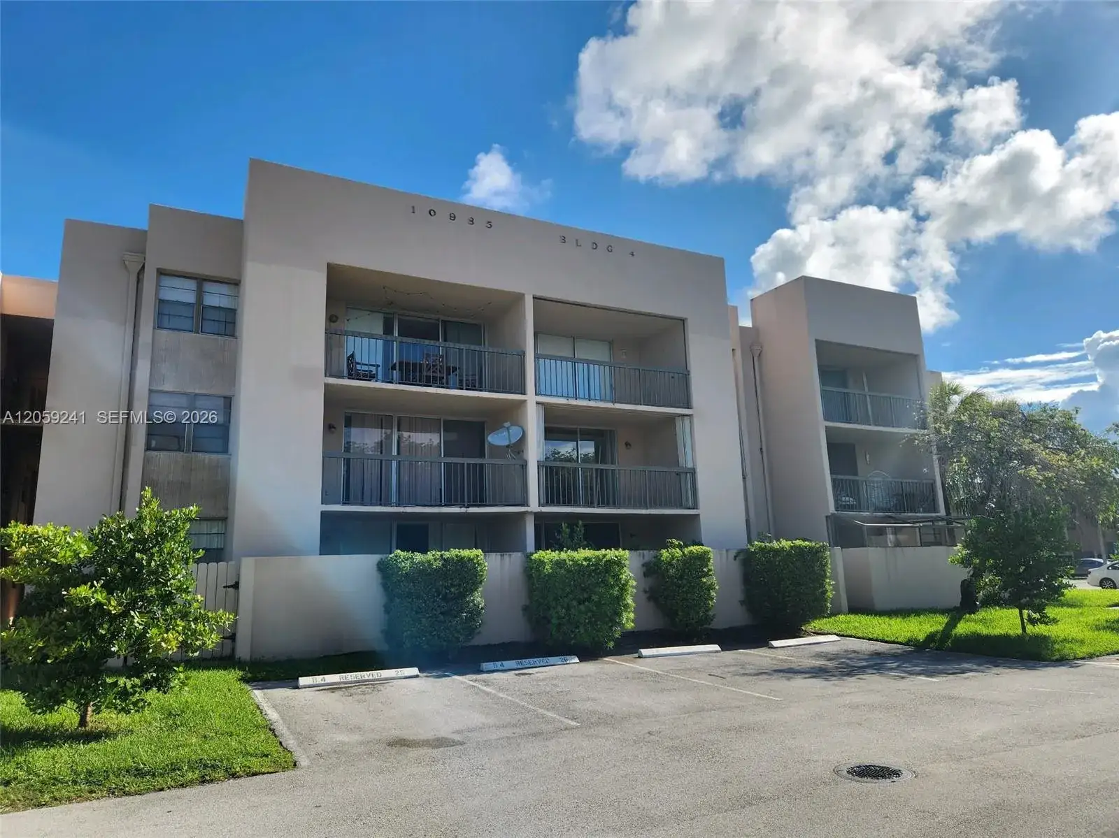2 bedroom 2 bath Residential Lease for rent at 10985 SW 107th St # 110, Miami FL 33176
