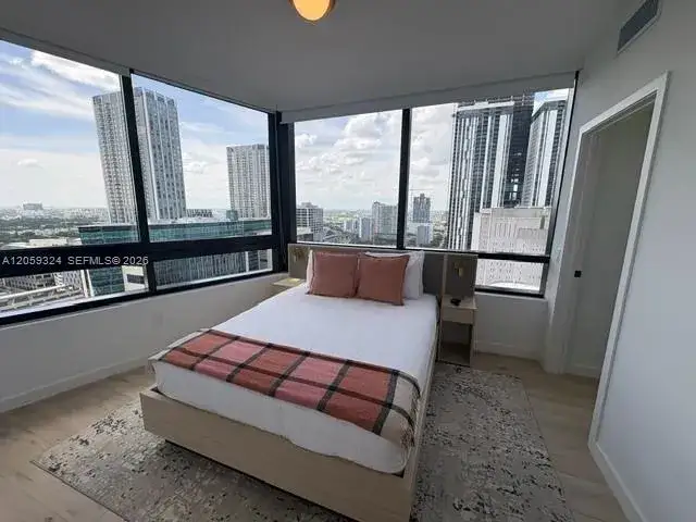1 bedroom 1 bath Residential Lease for rent at 225 N Miami Ave # 2802, Miami FL 33128