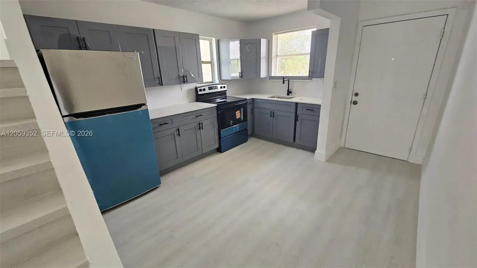 1000 W 28 St # 17, Hialeah FL 33010