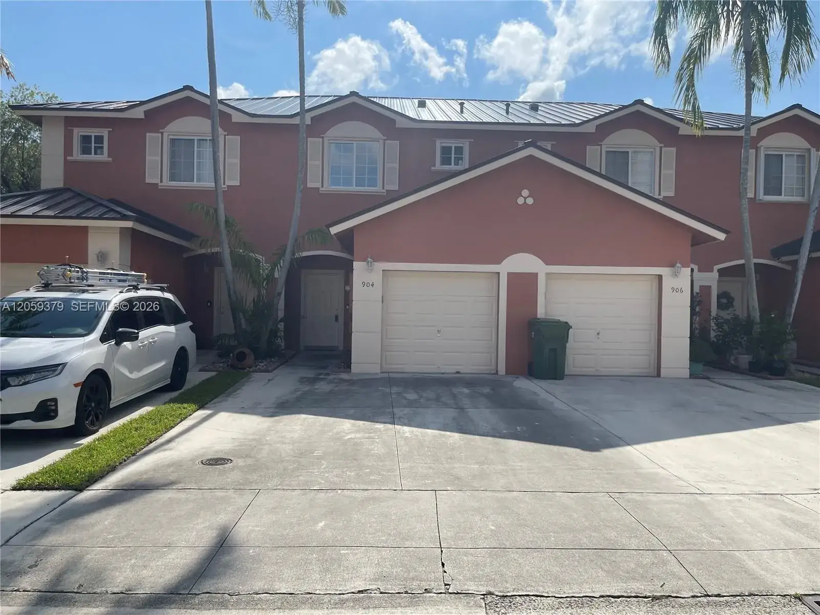 3 bedroom 3 bath Residential for sale at 904 NW 100th Ave, Pembroke Pines FL 33024