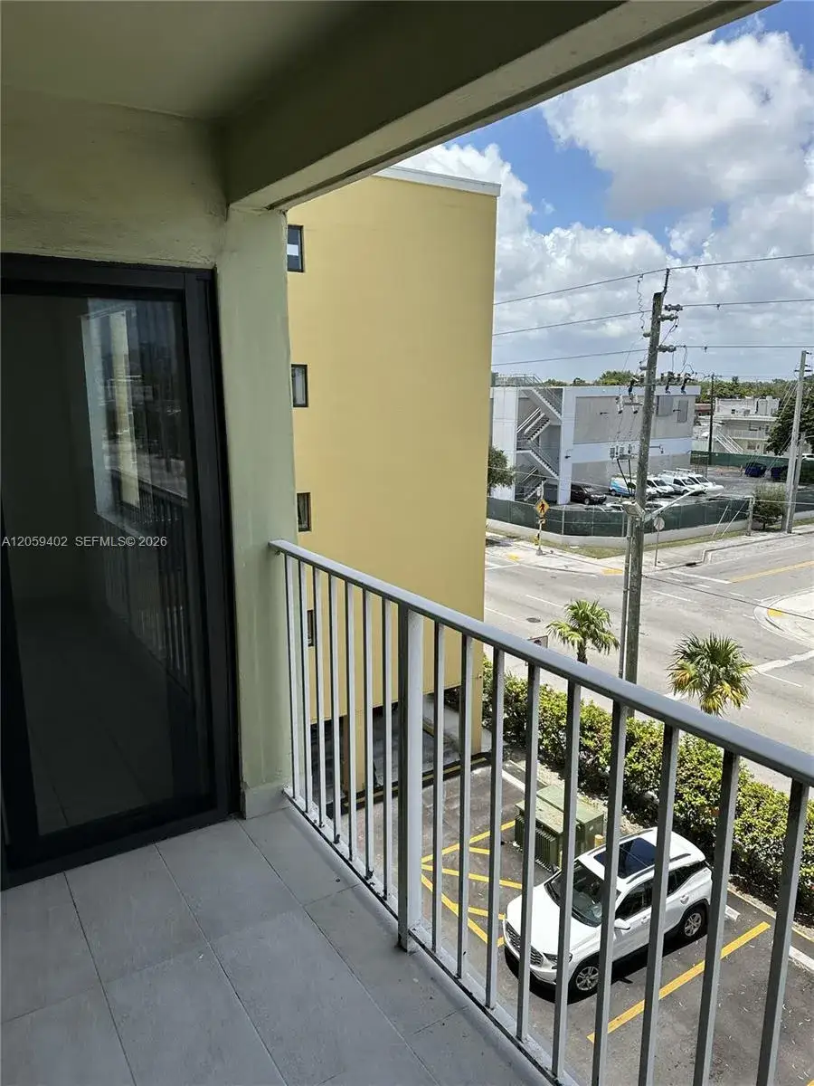 1 bedroom 1 bath Residential Lease for rent at 2046 W Flagler St # 409, Miami FL 33135