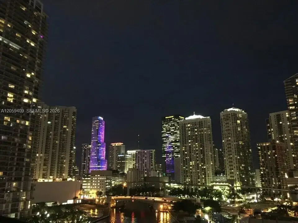 1 bedroom 1 bath Residential Lease for rent at 690 SW 1st Ct # 1220, Miami FL 33130
