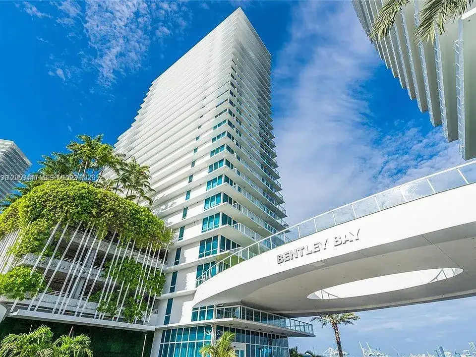1 bedroom 1 bath Residential Lease for rent at 540 West Ave # 1013, Miami Beach FL 33139