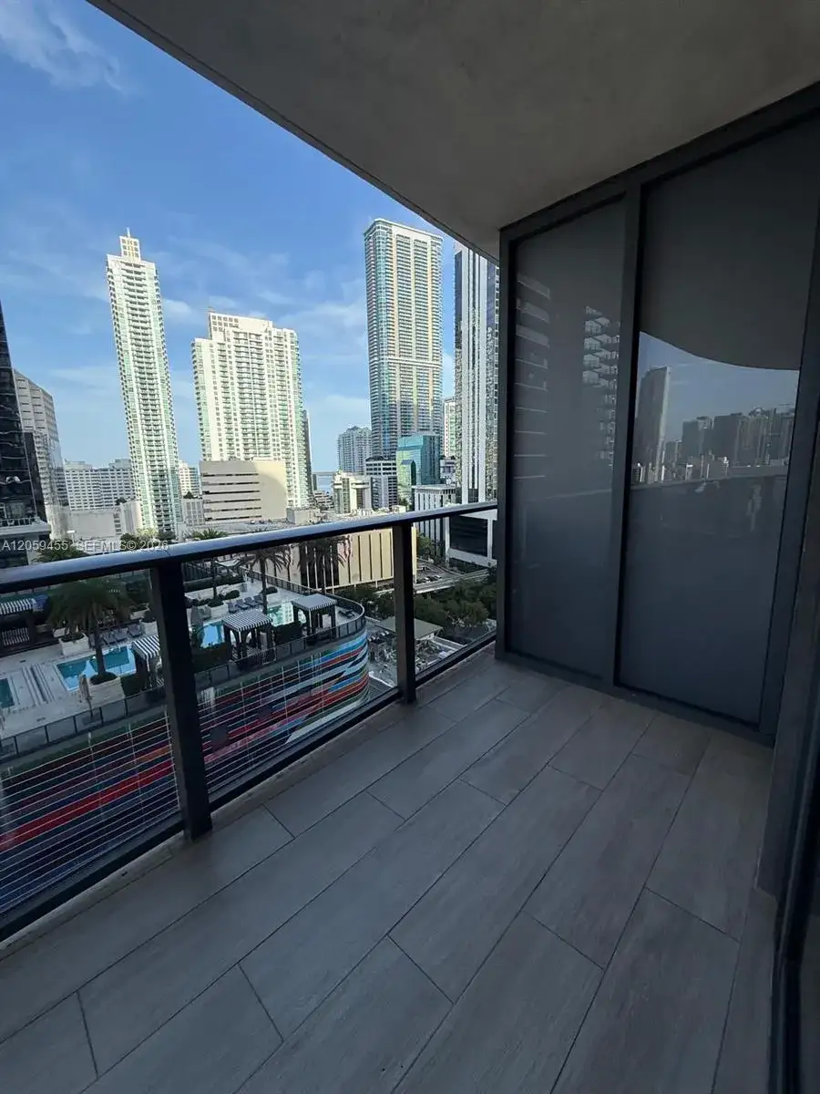 2 bedroom 2 bath Residential Lease for rent at 45 SW 9th St # 1401, Miami FL 33130