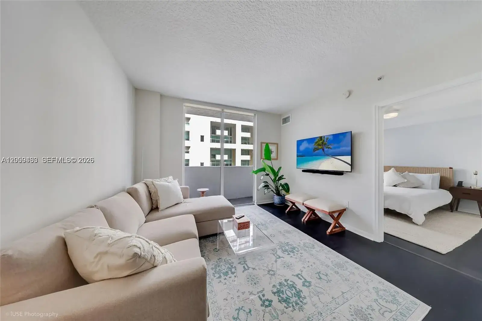 1 bedroom 1 bath Residential Lease for rent at 115 SW 11th St # 505, Miami FL 33130
