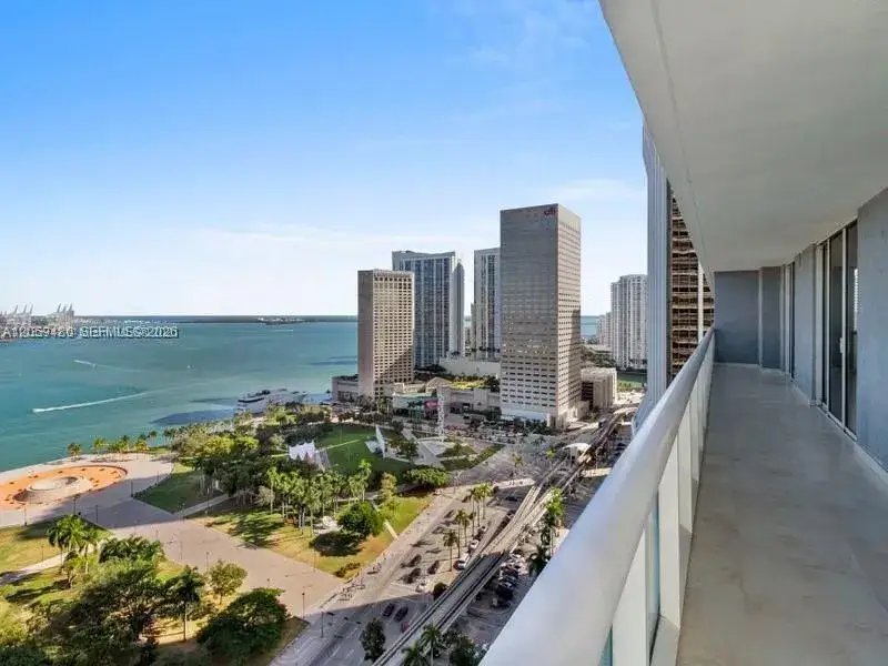 3 bedroom 2 bath Residential Lease for rent at 50 Biscayne Blvd # 2502, Miami FL 33132