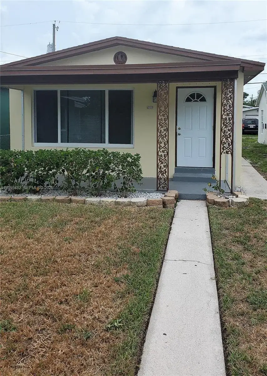 2 bedroom 1 bath Residential for sale at 619 N D St, Lake Worth FL 33460