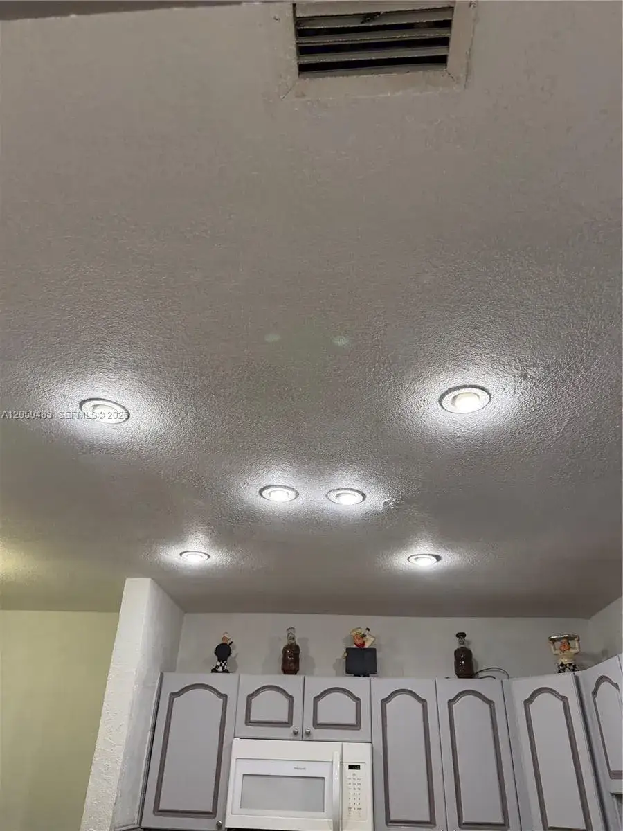 132 NW 132 st, Miami FL 33167