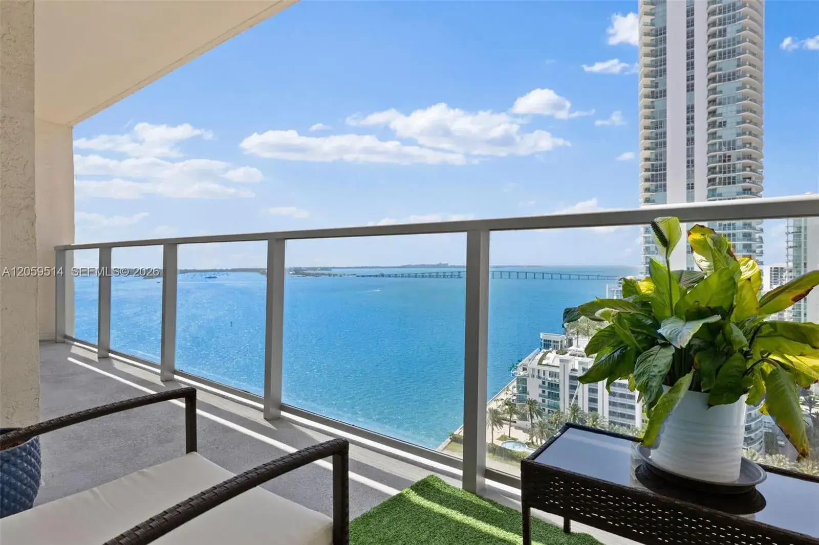 1 bedroom 1 bath Residential for sale at 1155 Brickell Bay Dr # 2005, Miami FL 33131