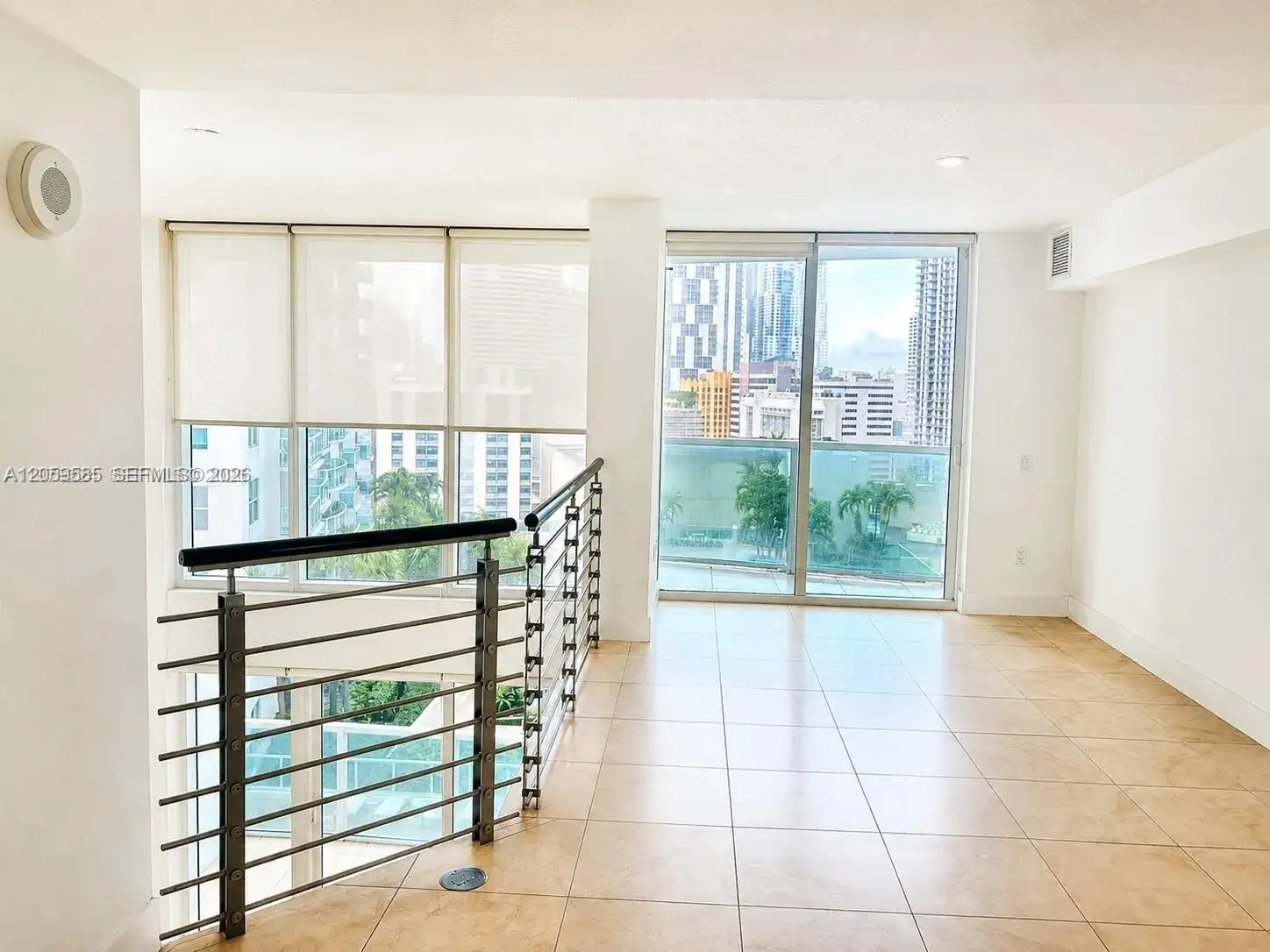 2 bedroom 2 bath Residential Lease for rent at 41 SE 5th St # 907, Miami FL 33131