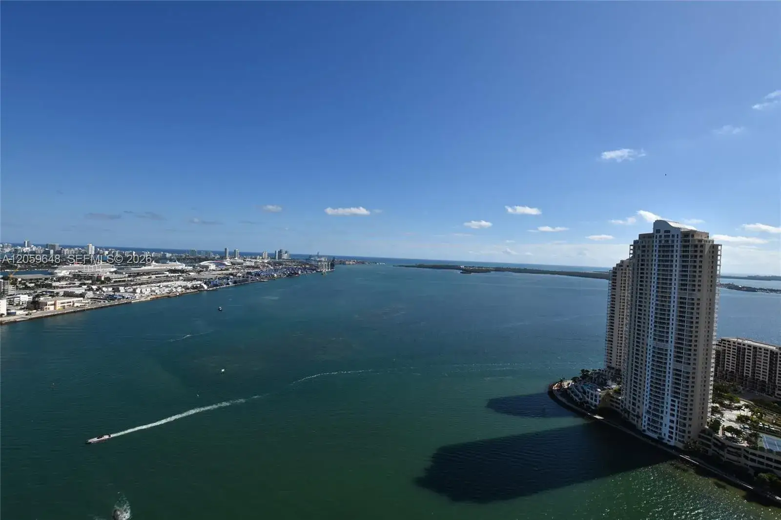 3 bedroom 2 bath Residential Lease for rent at 335 S Biscayne Blvd # 4112, Miami FL 33131