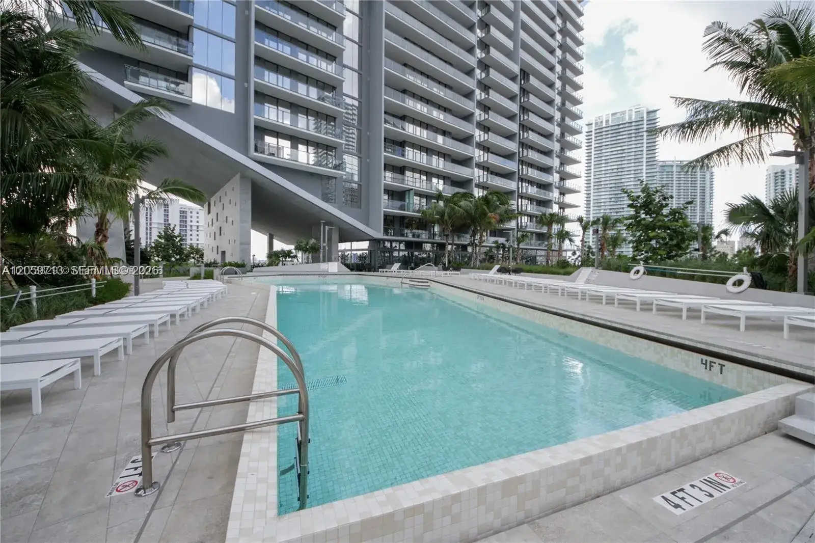 3 bedroom 3 bath Residential Lease for rent at 88 SW 7th St # 2902, Miami FL 33130