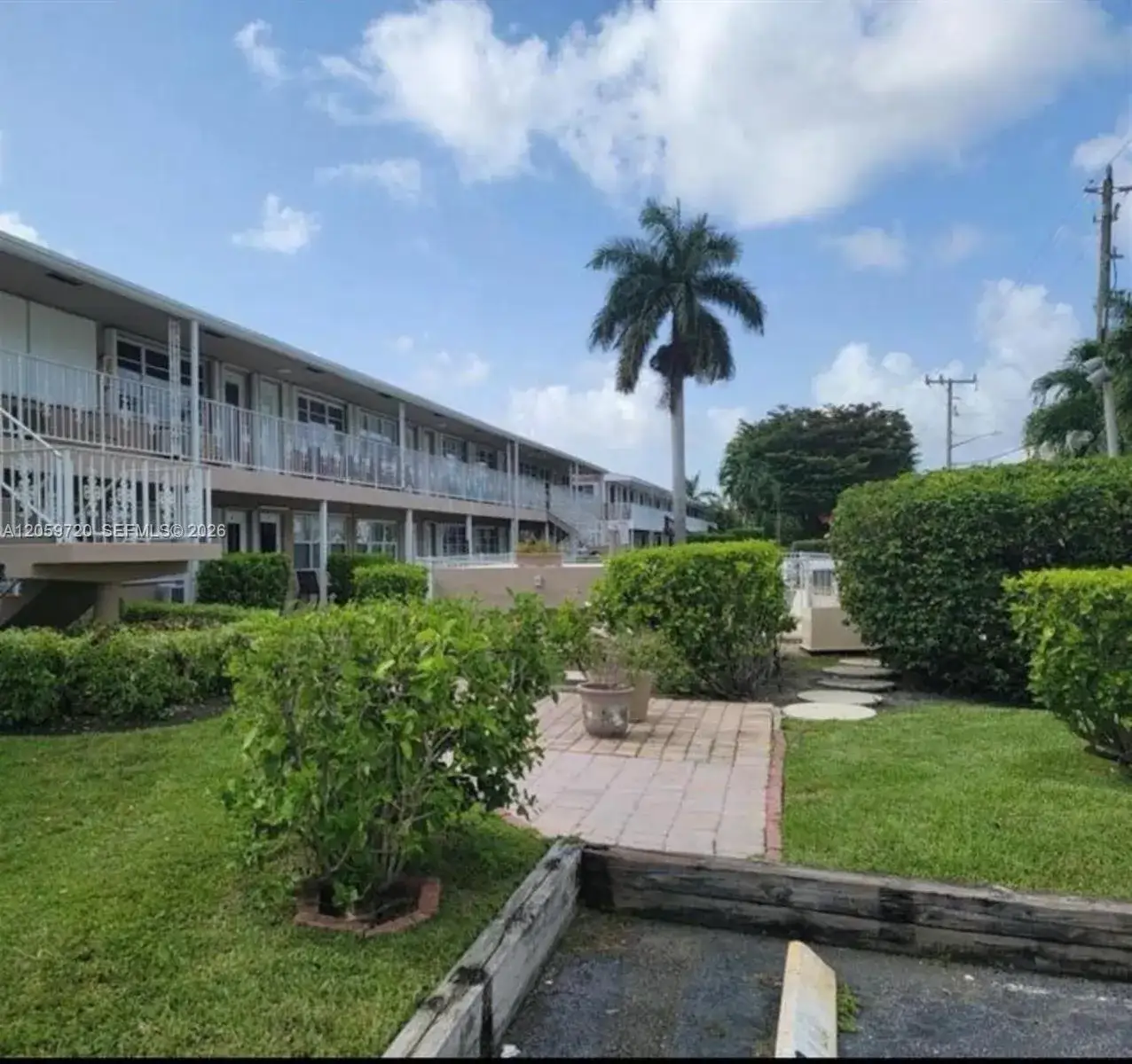 1 bedroom 1 bath Residential for sale at 500 Layne Blvd # 14, Hallandale Beach FL 33009