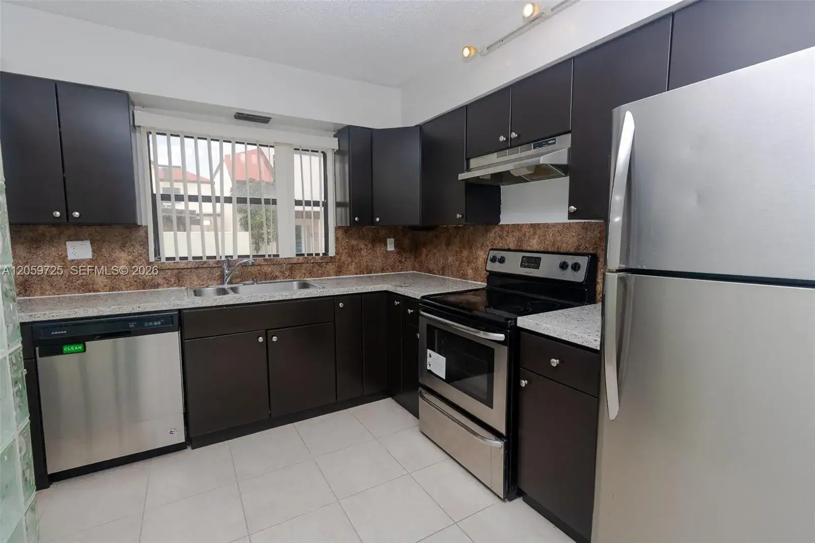 3 bedroom 2 bath Residential Lease for rent at 10085 NW 6th Ter, Miami FL 33172