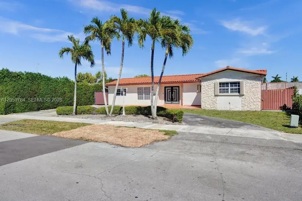 5 bedroom 4 bath Residential for sale at 2711 SW 117th Ct, Miami FL 33175