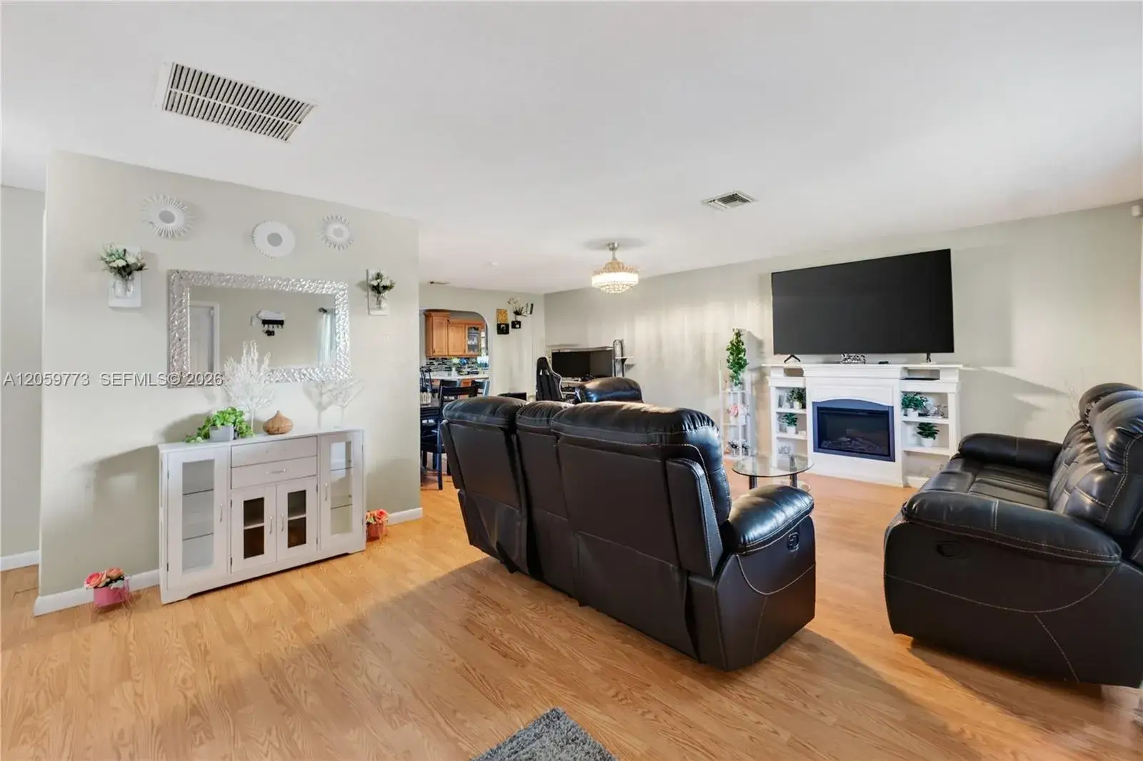 3 bedroom 2 bath Residential for sale at 5511 BARNSTEAD CIR, Green Acres FL 33463