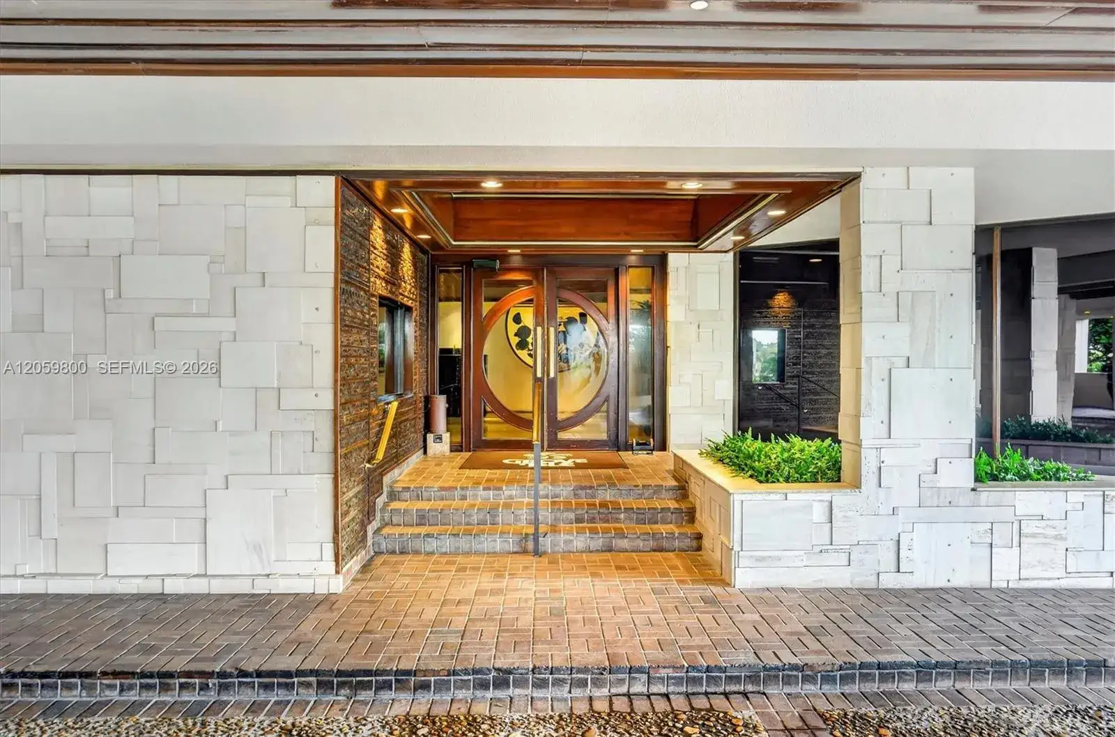 2 bedroom 2 bath Residential Lease for rent at 1 Grove Isle # 506, Miami FL 33133